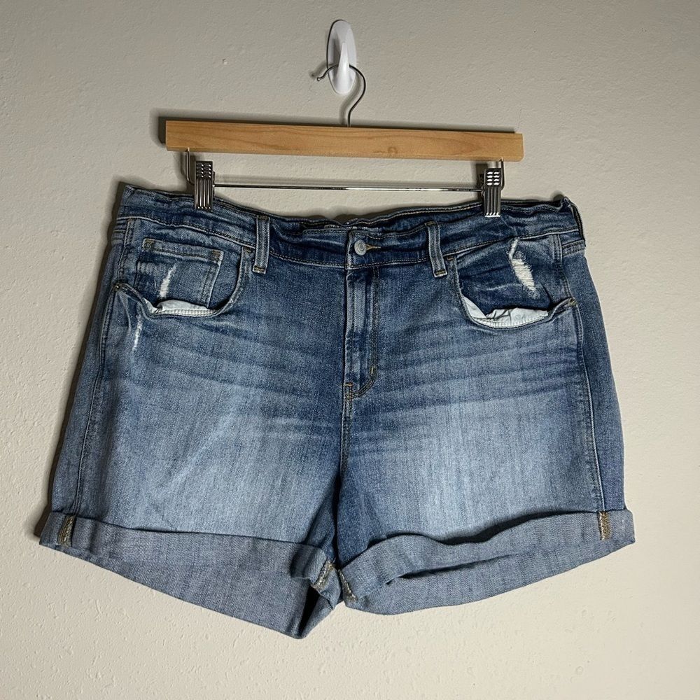 Old Navy Medium Wash Boyfriend Shorts Size 16